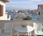 Apartamentos Paulina, alojamiento privado en Postira, Croacia